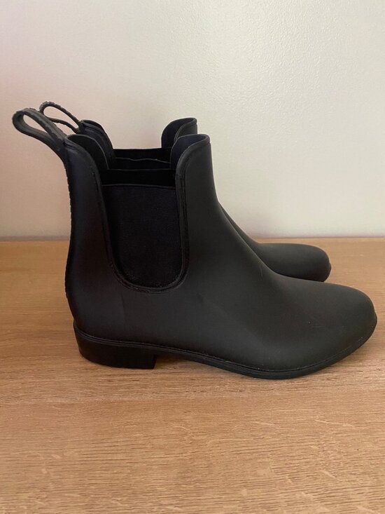 Capelli New York Shoes - Capelli New York Women's Black Rubber Chelsea Rain Boots Size 8